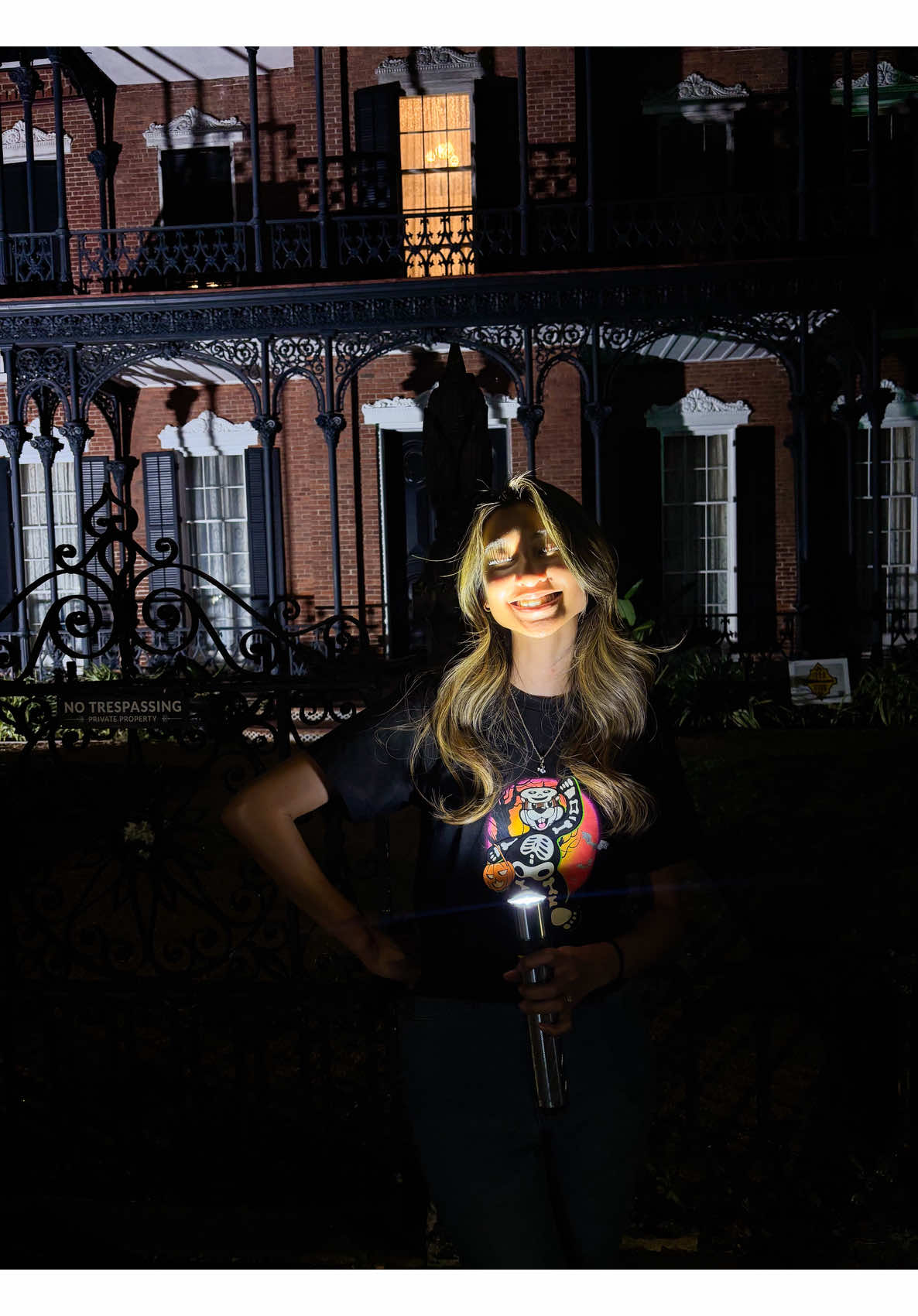 Bring your flashlights and let’s go on a ghost tour 👻 From natural disasters to natural causes and everything in between, Galveston is one of the most haunted places in the US 😱 Learning about Galveston and how the whole island was lifted, it was an absolute amazing adventure ✨ Book your ghost tour since it’s now spooky season 👻  Historic Galveston Ghost Tour 📍2310 Sealy Avenue #historicgalvestonghosttour #visitgalveston #galveston #ghosttour 
