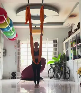 Động lực là ngọn lửa khởi đầu, kỷ luật là ngọn đèn dẫn đường lâu dài.    #yoga     #yogaday     #mongthuyyoga         Namaste 🙏 