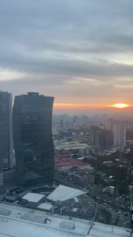 #sunset #citylife #officelife #skyline #overtime 