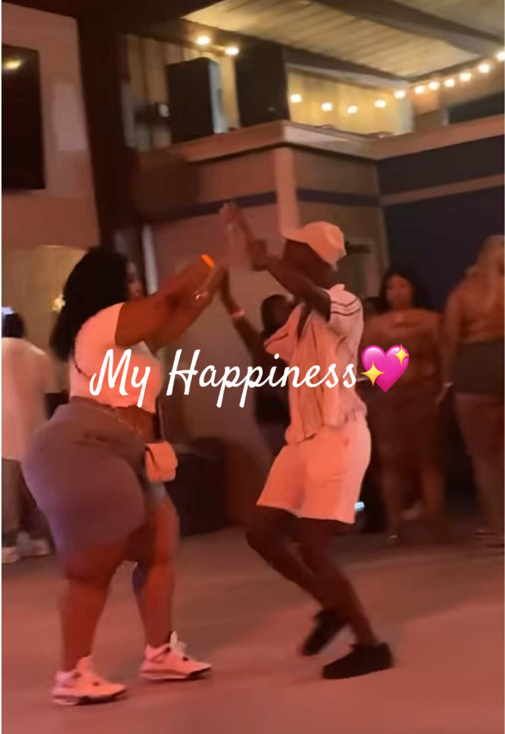 I love being from the South, especially South Louisiana. Our culture, our vibe, our aura, literally everything is unmatched. The thing I love the most is Swinging Out! Nothing like a good vibe, good drinks, good music and a dance floor to swing all night long. The feeling of letting go and nothing else matters when you on the dance floor is unmatched! Idc if I’m dancing by myself as long as the music playing and my feet moving im in heaven. My Happy Place🥰  #337 #swingout #creolelady #337louisiana📍 #southlouisiana 