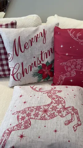 Já estamos em clima de Natal por aqui. Chegou o meu kit de 4 capas de Natal maravilhoso. . . . . #nata #ladorosa #ladorosaloja #almofadas 