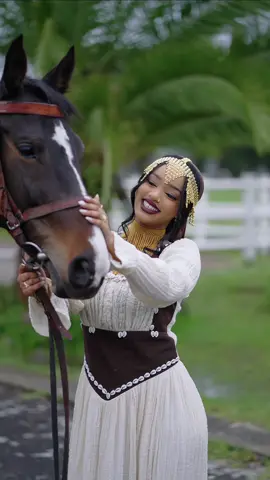 🎥:@S.T.A.N.D pictures,👗:@Urjii_design Adama,💄:@GLOWUP MAKEUP STUDIO #oromotiktok❤️💚❤️ethiopiantiktok #ireecha #viral #fyp 