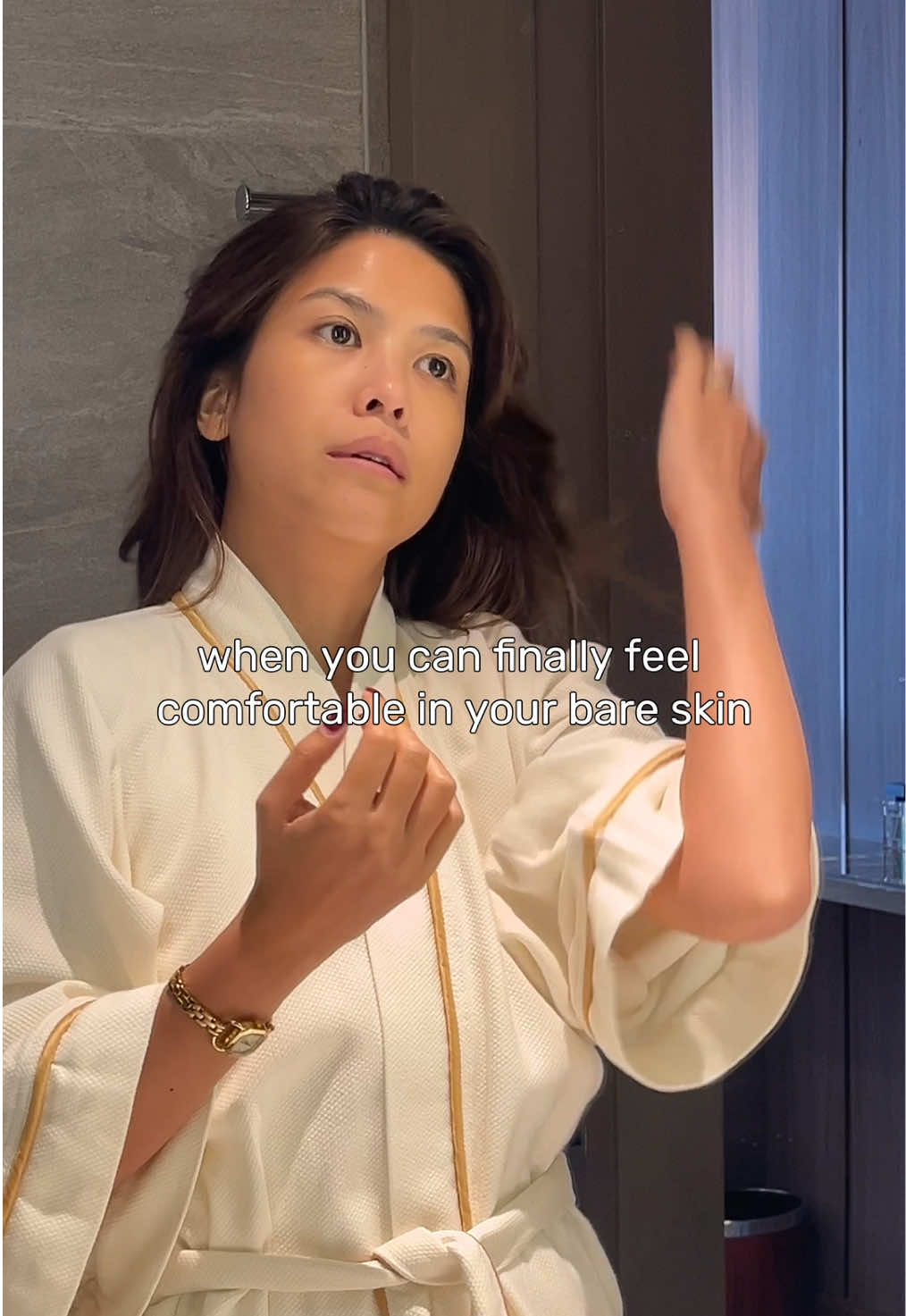 My skin-care mantra = simple but consistent 💕 People always ask me how I keep my skin healthy even without foundation.  💖 Here’s what I swear by: 1.Don’t squeeze pimples (trust me, scars last way longer than the pimple). . 2.A weekly treatment keeps my skin soft & balanced. . 3.I don’t use 10 products, just the essentials that actually work for me. . 4.Water > coffee. Hydration changes everything. . 5.Sleep + stress management = natural glow filter. . Remember, glowing skin isn’t about perfection,  it’s about taking care of yourself daily 🌿 . Save this post if you’re on the same journey ✨😘 .  #skincare #selflove #skincareroutine #bareface 