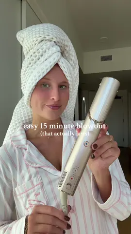 my beginner bouncy 15 min blowout routine! 🥞🍦✨ - start with your hair VERY damp  - use light hair spray after each section  - if you have super fine hair try a smaller barrel on your tool  - texturizing spray at the end  - let sit before brushing through them with your fingers  #blowout #hair #blowoututorial #sharkflexstyle #dysonairwrap @Shark Beauty @Oribe @Moroccanoil @amika @Davines 