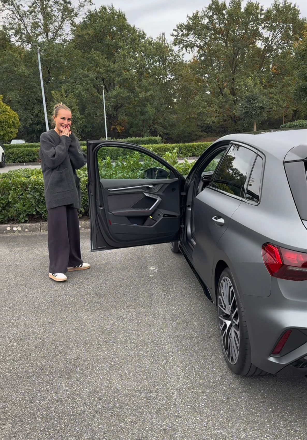 GRETA HAT EIN NEUES AUTO 🚗💨 #couplecomedy #boyfriend #girlfriend #funny #niklasundgreta @Greta @niklas.sz7 