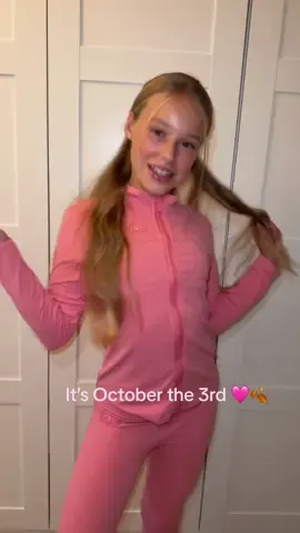 It’s October 3rd 🩷💅 🍂✨ Faveee film everrr 😍😍😍 #october3rd #meangirls #fyp #blowup #comedy 