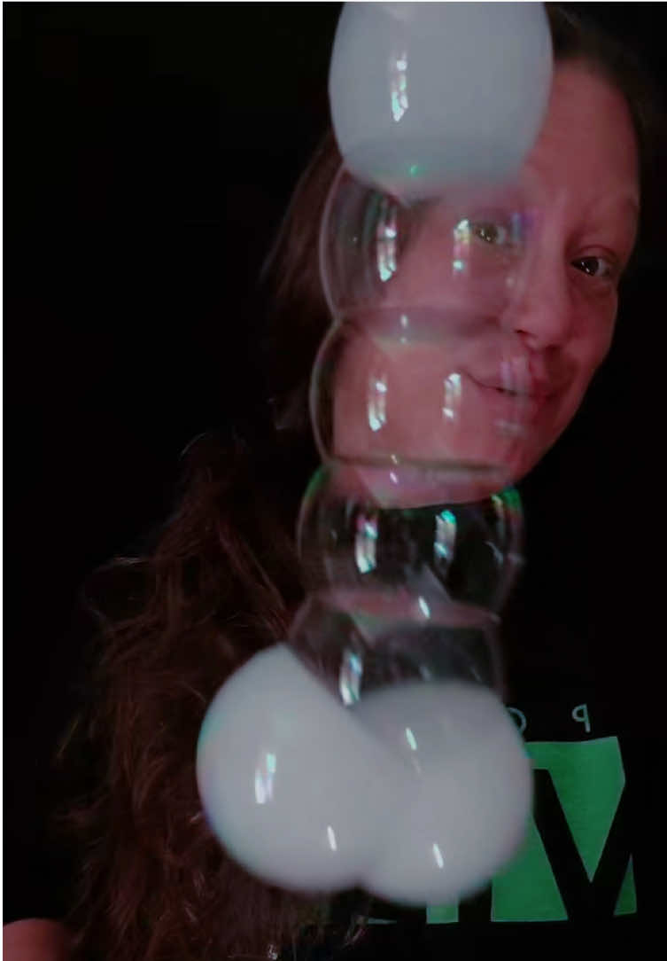 Make me 🥵 #Arttok #bubbleart #artistsoftiktok #blowbubbles #TheBubbleQueen 