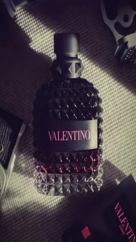 Valentino Born in Roma Intense🍦🪵😍#fragrancetiktok #fragrancetok #fragrances #valentinoborninroma #valentinoborninromaintense 