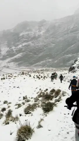 NEVADO MATEO  Salidas todos los días !! #huarazandesexpeditions🇵🇪  tu mejor opción para tu aventura full day! #cordillerablanca2025 #losandesperuanos #hikingadventures 