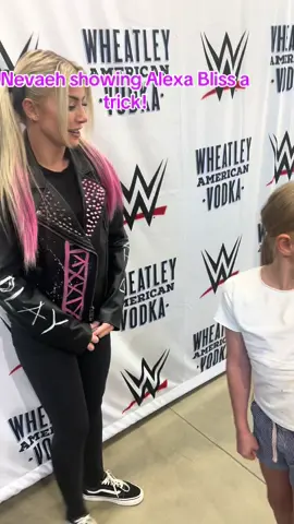 Nevaeh got to meet one of her favorite wrestlers @Lexi Cabrera made Nevaeh’s day! Amazing person. @WWE #WWE #fyp #alexabliss #tumbling #meetandgreet 