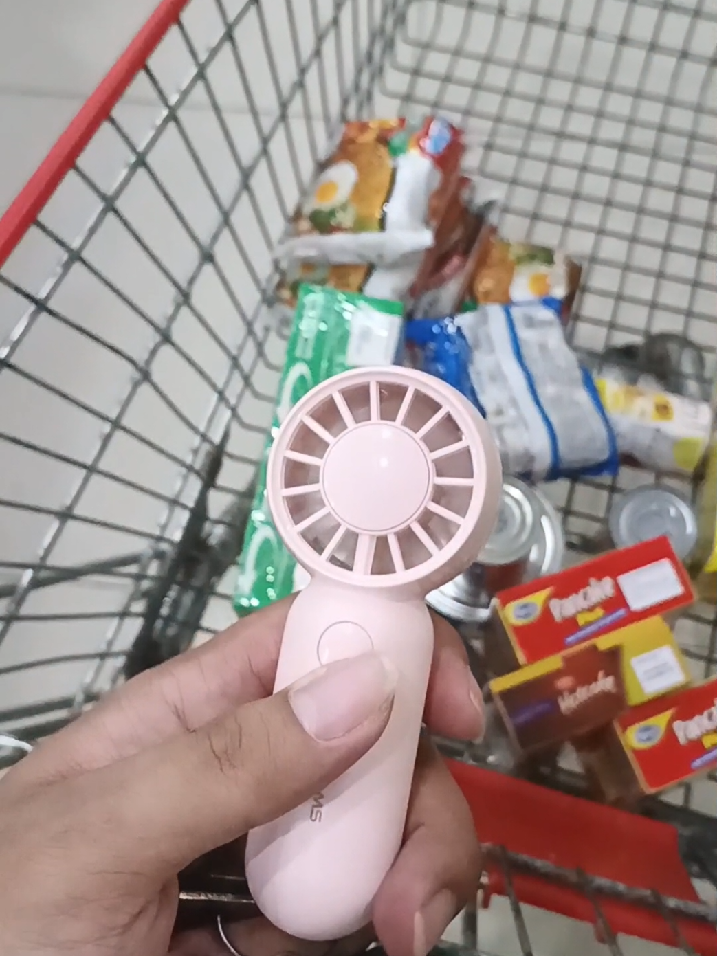 usams mini fan is the best! pinakamaliit na mini fan na Nakita ko, super handy and has strong wind🫶 #minifan #fan #superminifan #foryou #minifanportable 