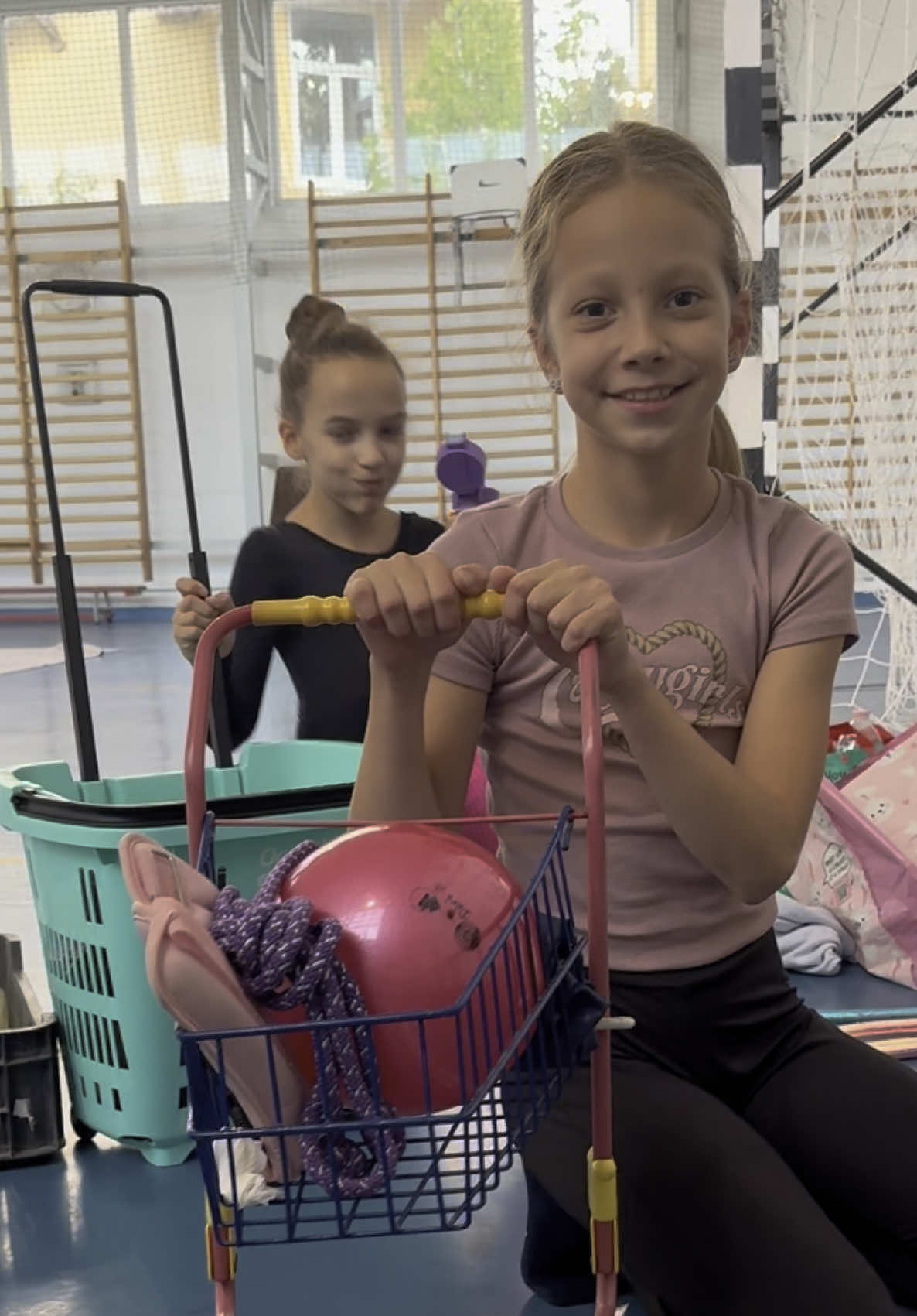 No bag day at training🎒✨  #nobagday #training #MirabellSE #rhythmicgymnastics #girls 