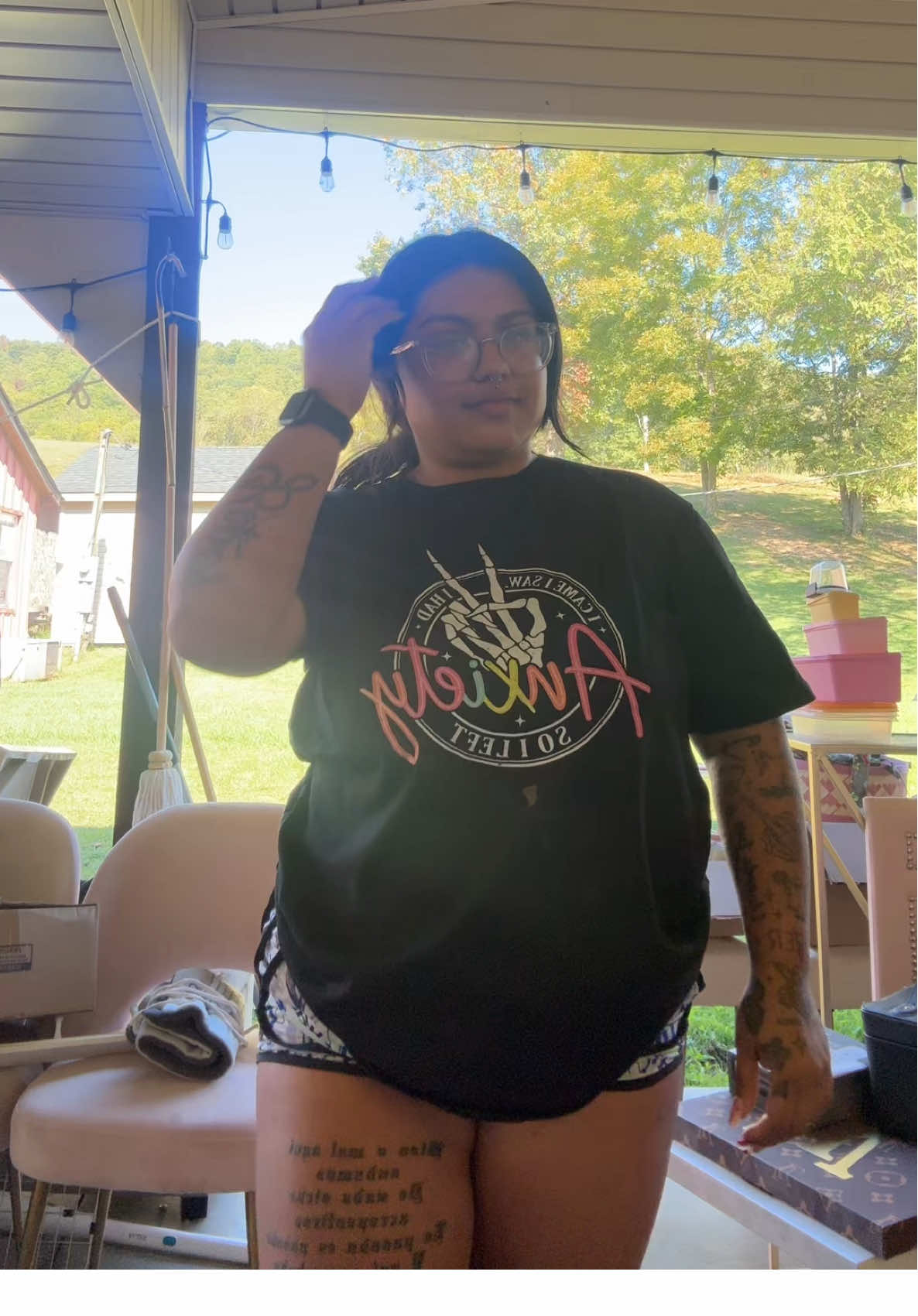 Helping my madre set up her yard sale, on October 3rd🤭