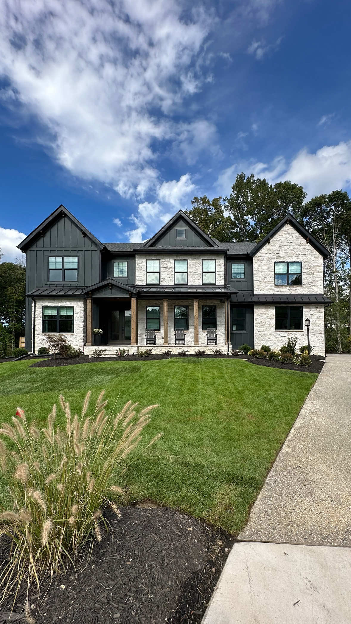 Let’s go inside this recently completed build + What detail caught your eye? Build @Schell Brothers #schellbrothers  Location Moseley, Virginia Richmond Homearama at Summer Lake in Moseley, Virginia. Tour 8 designer show homes Sept 27-Oct 19, open Thurs-Sun. #paradeofhomes #hometour #houseenvy #lindydenny