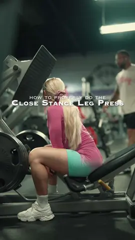 how to prioritize quad & glute engagement on the leg press! ➡️ The sooner you start, the sooner you’ll see progress. Apply today with the link in my bio! #glutes #glutetraining #glutegains #gymgirl #workouttips 