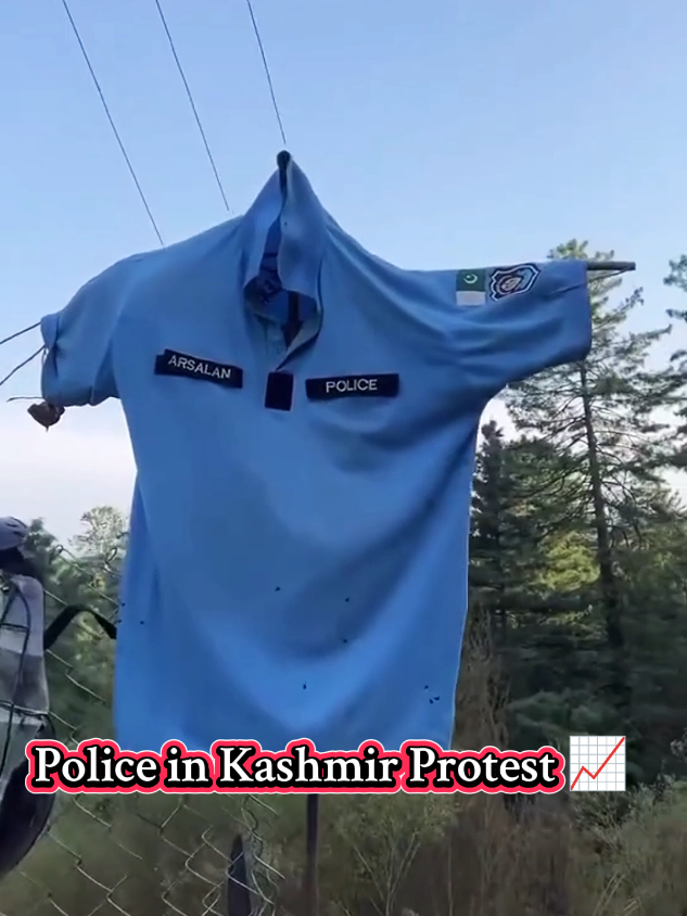 Police in Kashmir Protest 📈 #kashmirprotest #standwithkashmir #standwithkashmir_foryou_viral💯 #kashmirtoday #kashmirnews 