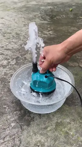 Sử dụng máy bơm chìm này để thay nước trong bể cá tại nhà. Rất tiện lợi và dễ sử dụng #MáyBơmTắm