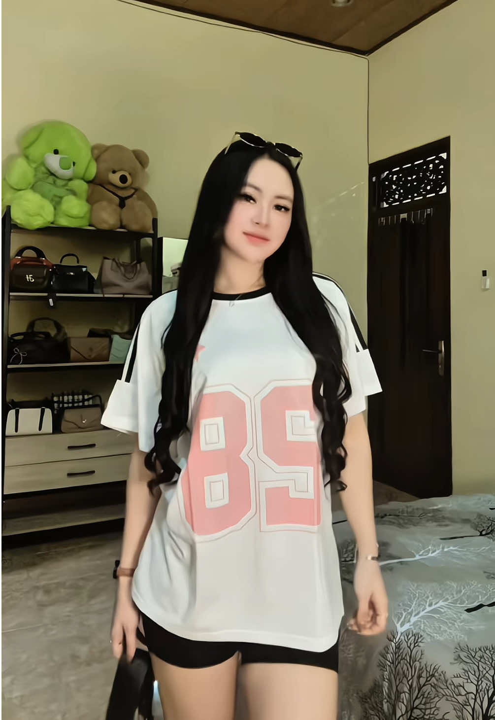 Kaos oversize lagii🔥 nomer nya warna pinkkk lucu bgtt😍 #kaosoversize #kaosunisexkekinian #OOTD #outfitcheck #kaosadem 