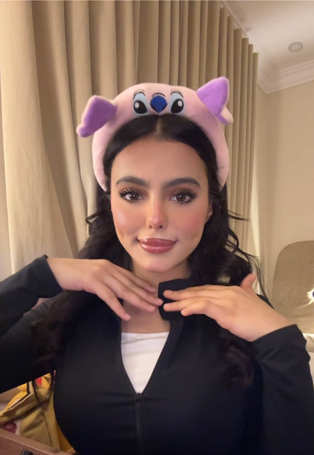 تشويق وكذا بالبدايه لعيونكم ههههههههههههههه المهم بنات شرايكم ب المسكره تحت حلو ولا ؟