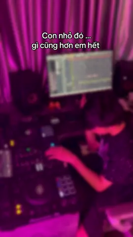 Con nhỏ đó có gì hơn tôi remix #nhachay #nhacxuhuong #trend #full #emthuacota 