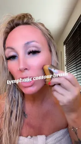 This lymphatic contour brush = my new obsession 👏 Puffiness? Gone. Glow? Activated!  #SelfCareRoutine #LymphaticDrainage #GlowingSkinTips #puffyface #skincare 