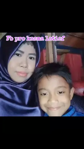 Selfi bareng putra ku yg nmr 2 di sini posisiku lagi mengandung ank ke 3 ku dandan tipis soalnya lagi mau pergi kondangan kebetulan ada ponakan tetanggaku merried jadi aku usahakan dandan tipis aja gaes biar gak terlihat pucat ini muka ku karena hamilku sudah 7 bulan gaes #fypppppppppppppppppppppp  #fyp  #coba template tiktok 