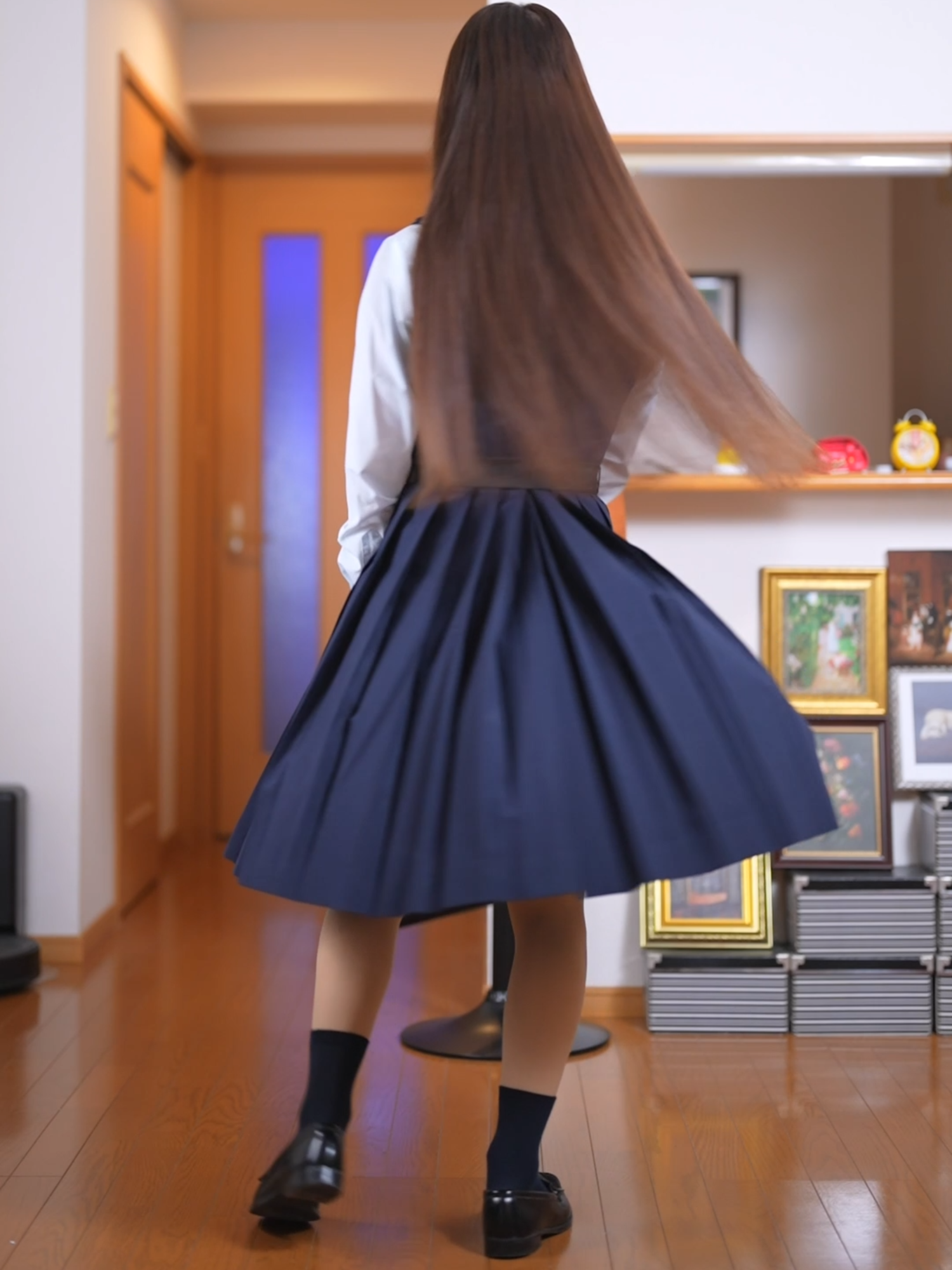 制服ジャンパースカートに様々な靴の組み合わせのコーデです #コーデ #ファッション #ロングヘア #地毛 #制服 #ジャンパースカート #ローファー #スニーカー