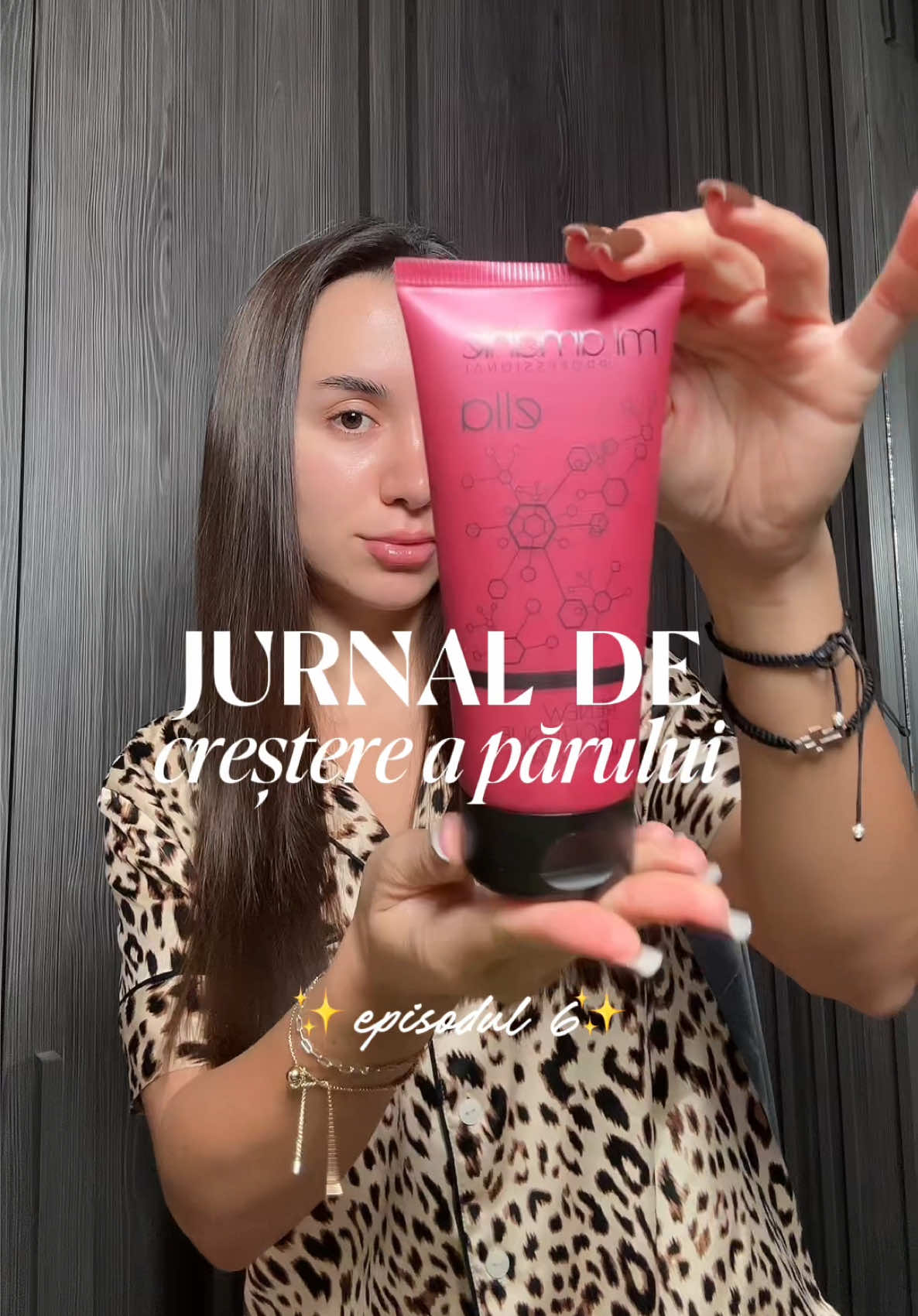 Episodul 6 din Jurnalul de creștere a părului! ✨💆🏻‍♀️ A doua zi după spălare am vrut să dau un refresh părului uscat și am testat un mic truc: cremă de styling doar pe jumătate de cap + părul prins pe cordon peste noapte. ✨ Voi ce trucuri folosiți pentru a vă reîmprospăta părul? #hairgrowth #hair #heatlesscurls #jurnaldecrestereaparului 
