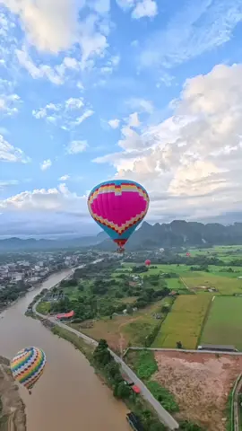 รักเลย                                                        วังเวียง จองผ่าน Line ID : jackcm01  #ลาว #เที่ยวลาว #paramotor  #balloon  #ถ้ำจัง 