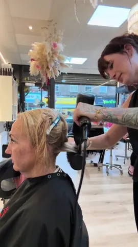 Wella Smooth Filler.  It’s here… it’s vegan, it’s smoothing, its glossing, it’s amazing 🤩  #hair #keratinblow #wella #hairstyles #defrizz 