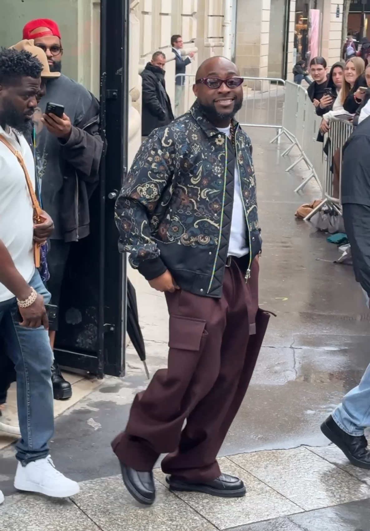 @davido qui sort du défilé Vêtements 📸🤩 #davido #davidofans #davidoofficial #vetements #pfw2025 