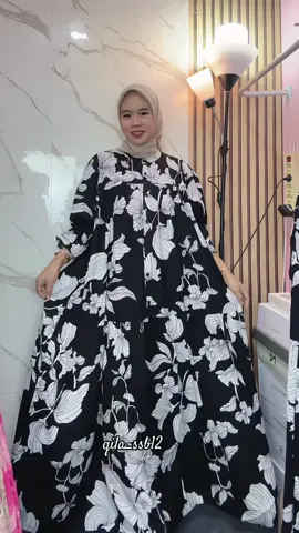 mewwah yah warna hitam nya🖤harga launcing nih bun ambyarrr,,yuk join live nya#gamiscantik #gamis #tiktoklive #fyp #trending 