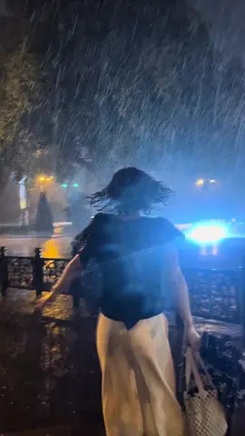 #CapCut #friends #foryoupage #rain #feeltherain 