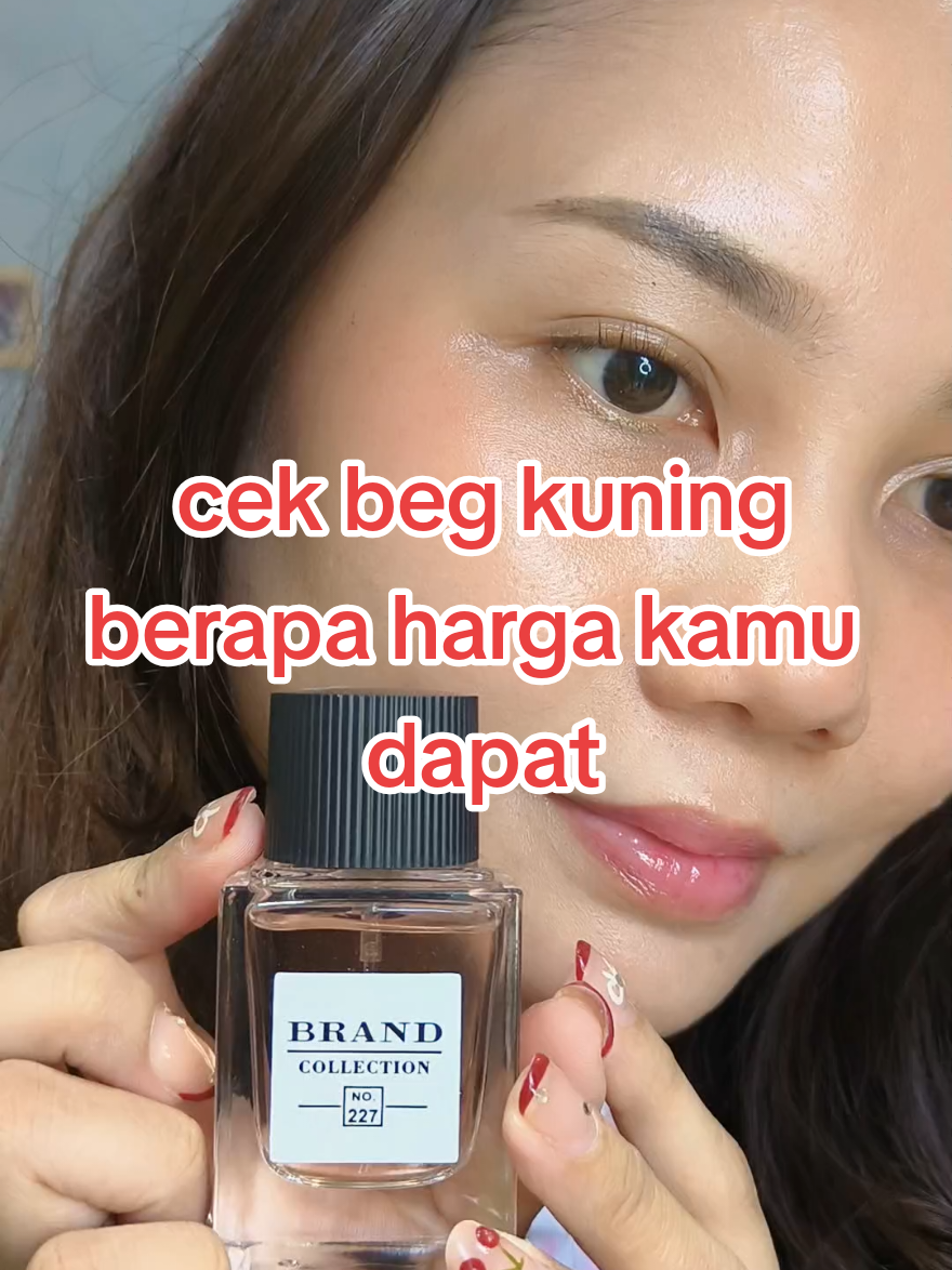 harga mcm ratus tp murahhh saja. cek di beg kuning berapa harga kamu dapat..wangian fresh, long lasting..sy suka..bkn sja indoor tp pakai outdoor pun sedapppp..kamu kena try okay! #perfume #zoufunperfume #women #perfumetiktok #brandcollection 