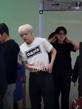 sebelum alergi clean outfit, skrng apapun bajunya celana harus melorot, asal gak makin melorot dik #haruto #fyp 