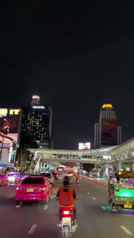 กรุงเทพยามราตรี 😊 #กรุงเทพ #กรุงเทพชีวิตดีๆที่ลงตัว #บิ๊กซีราชดําริ  #เซ็นทรัลเวิลด์  #รถตุ๊กตุ๊ก  #centraworld #Bangkok #bangkokthailand  #thailand🇹🇭  