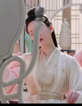 She is really sleepy 🤣 #whorulestheworld #中国电视剧 #phimtrungquoc #phimcotrang 