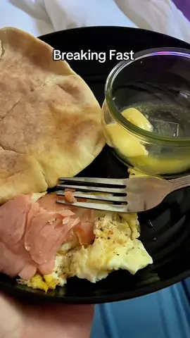 Ok I didn’t eat my fruit… More smoked salmon please and I right? #breakfast #smokedsalmon #goodmorning