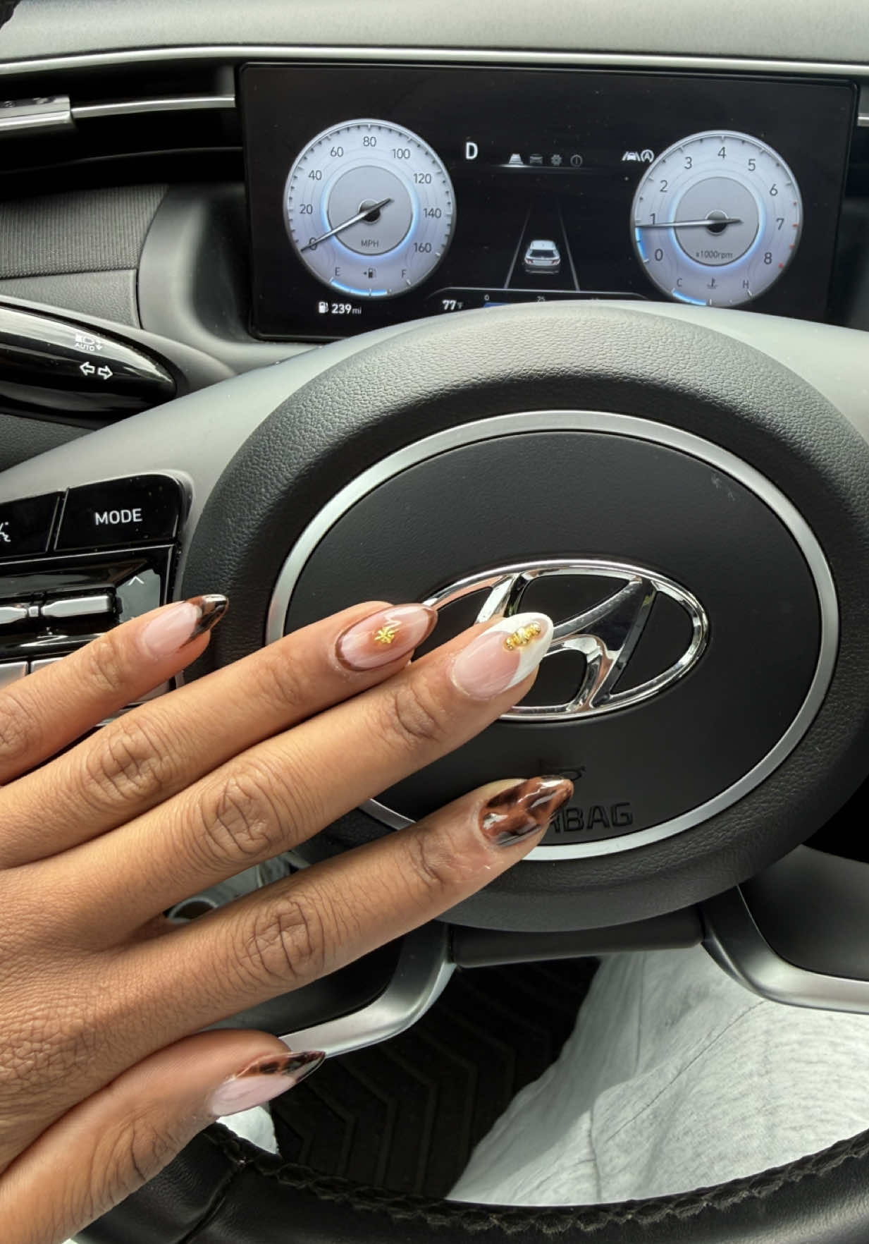 Fall nails have entered the chat 🍂🍁🥧🐻#autumn #cozyseason #fallnailinspo #brownnails 