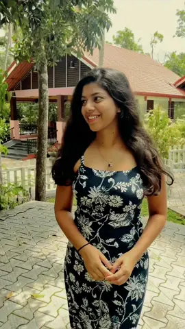 කොහොම බැලුවහමද? 👀🌝😬 #tiktok #girls #beauty #srilankan_tik_tok🇱🇰 #viral #ehemabaluwamamagediha 