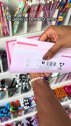 A Jolie já está fazendo 20 anos de história! 