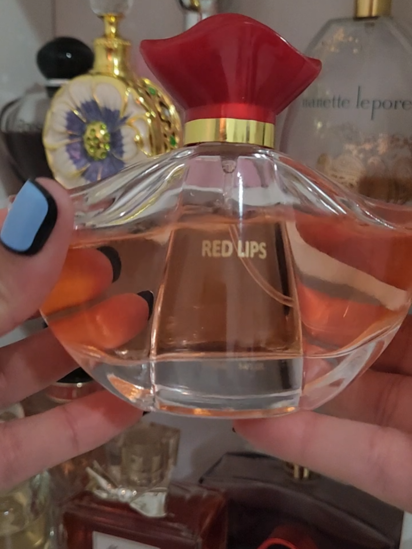 RED LIPS perfume  #perfume  #perfumetiktok  #tiktokshopcybermonday  #tiktokshopblackfriday  #tiktokshopfalldealsforyou 