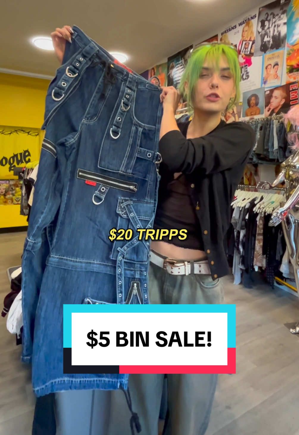 If you’re looking for cheap vintage clothing look no further!🥳 Pull up to Rogue’s $5-$20 bin sale this Saturday in NYC!🗽 📍Rogue • 313 E Houston St, NYC 🗓️October 4 • 11:30-7pm 🔗RSVP in bio
