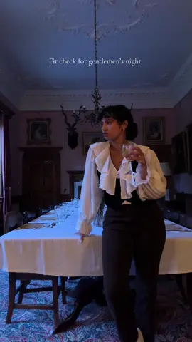 Please ignore my short vest🍸🎩 but I was really proud of my sideburns 