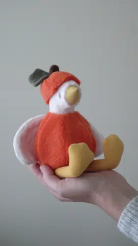 Part 1 of sewing a pumpkin costume for your goose: the bodysuit! I used fleece fabric, which works perfectly because it doesn’t fray and keeps clean edges after cutting. The full PDF pattern with step-by-step sewing tutorial is available for free on my website #sewin #halloween #halloweencrafts #halloweencostume 