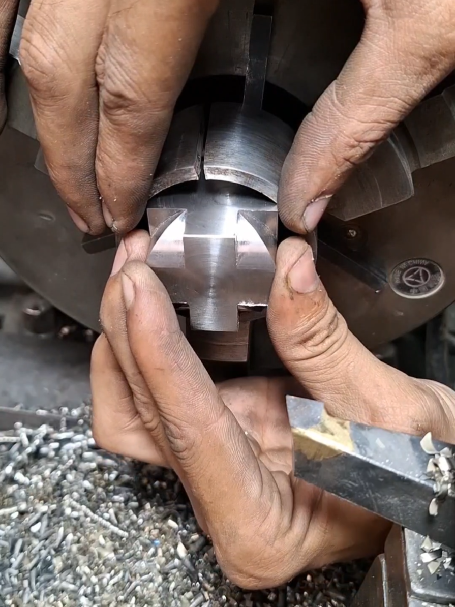 crazy lathe works ##Mechanical #engineering #fyp #shorts #ytshorts #trending #foryou #viral #shorts #engineering #mechanical #shorts #DIY #project #iron #threads #tools #iron #steel #ss #10m 