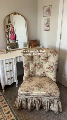 #ad feeling extra cozy this fall season knowing that all my surfaces are clean thanks to @BISSELL Clean Little Green Mini! Head to the link in my bio if you wanna feel cozy on clean surfaces too!🤍 #LittleGreenMini #BISSELLpartner #BISSELL