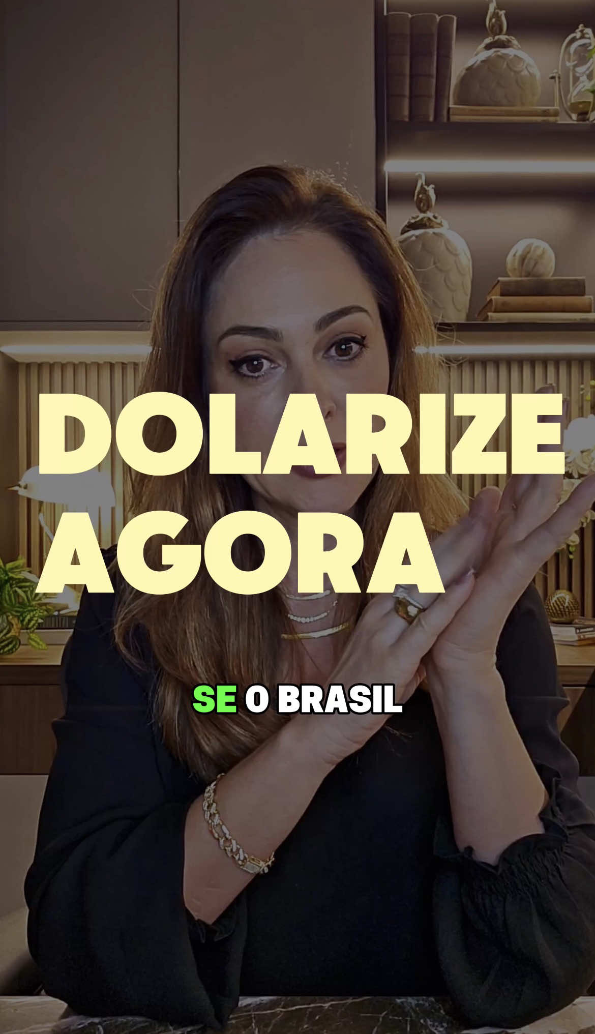 💣 Brasil à beira do colapso: como proteger seu patrimônio com exposição ao dólar Se o Brasil implodir, quanto do seu patrimônio vai virar pó? Parte da sua carteira precisa estar dolarizada — mesmo sem sair do Brasil. Neste vídeo, eu mostro por que esperar o “momento ideal” pode custar caro, quais ETFs já permitem essa proteção e também como ETFs/BDRs de renda fixa americana entram na estratégia. Investir apenas em ativos lastreados em real, em um país vulnerável a choques, com ciclos políticos curtos, com política econômica que favorece o empobrecimento da população é tipo brincar de roleta russa com seus recursos. Parte do seu patrimônio PRECISA estar atrelado à uma moeda forte.  ------------ 🚀 Quer transformar sua carteira com mais segurança e rentabilidade? É só me chamar no direct ou mandar um e-mail para contato@carolstange.com.br para saber mais sobre a Consultoria Independente de Investimentos e o Mapa Financeiro (planejamento financeiro pessoal completo) #CarolStange #investimentos #protecaopatrimonial #financaspessoais #planejamentofinanceiro”