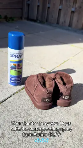 SPRAY YOUR UGGS 💦💦💦 Waterproofing spray Action €1,99 - Impregneerspray ✨ #tip #fashion #Home #fyp #foryou 