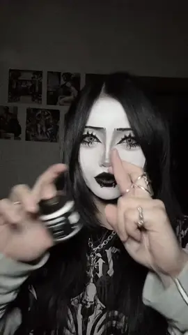 It’s the best white setting powder for goth makeup! #emeowie #makeup #rant #mehronmakeup #gothmakeup 